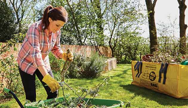 Woman doing garden clear out with HIPPOBAG