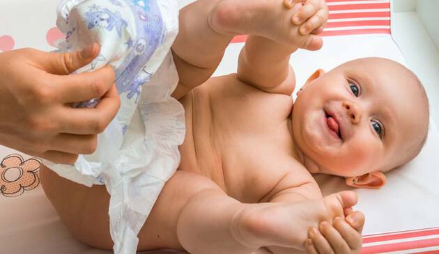 baby nappy changing