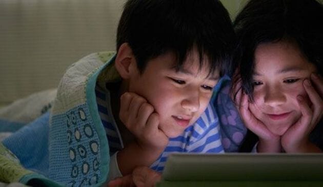 children watching tablet